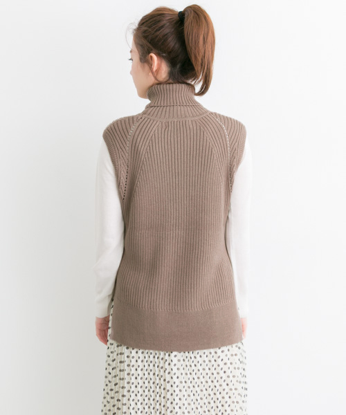 URBAN RESEARCH（アーバンリサーチ）の「UR タートルネックリブニットベスト（ニット/セーター・レディース・ライトグレー/ネイビー/モカ・FREE）」の12枚目の写真