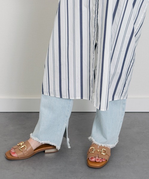 inter-chaussures(インターショシュール)の「【Oh my Sandals】ローヒールビットスライドサンダル(E62302)(サンダル・レディース・ベージュ/ホワイト/ブラック・37/36/35/38)」の4枚目の写真