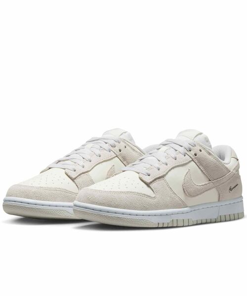 NIKE（ナイキ）の「ナイキ ダンク LOW スエード ウィメンズシューズ / Nike Dunk Low Suede Women's Shoes IO4244-105 Sail（スニーカー・レディース・クリーム・23.5/24/22.5/24.5/25/25.5/26/23）」の5枚目の写真