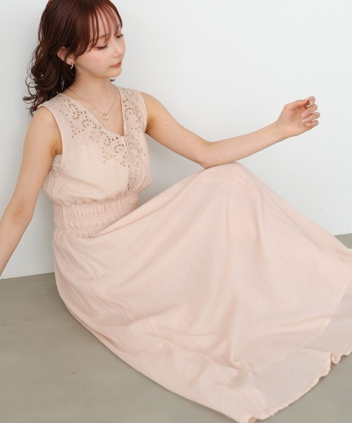 Bab（バブ）の「★インド綿シリーズ★【選べるサイズ展開】スカラップ刺繍ウエストギャザーワンピース（ワンピース・レディース・ピンク/ブラック/アイボリー・M/S）」の11枚目の写真