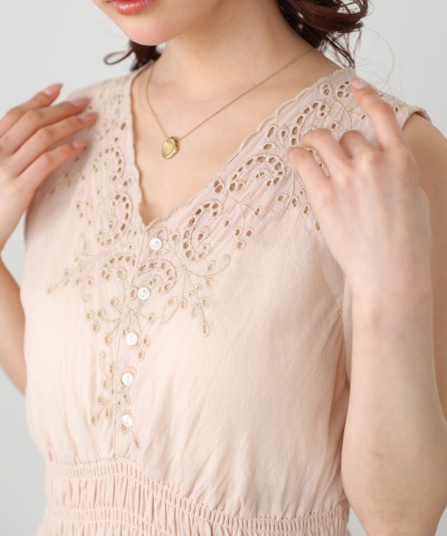 Bab（バブ）の「★インド綿シリーズ★【選べるサイズ展開】スカラップ刺繍ウエストギャザーワンピース（ワンピース・レディース・ピンク/ブラック/アイボリー・M/S）」の13枚目の写真