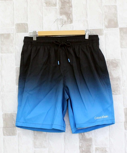 Calvin Klein(カルバン・クライン)の「CK グラデーションサーフパンツ ボードショーツ(水着・メンズ・ブラック・S/M/L/XL/XXL)」の1枚目の写真