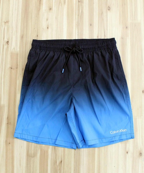 Calvin Klein(カルバン・クライン)の「CK グラデーションサーフパンツ ボードショーツ(水着・メンズ・ブラック・S/M/L/XL/XXL)」の4枚目の写真