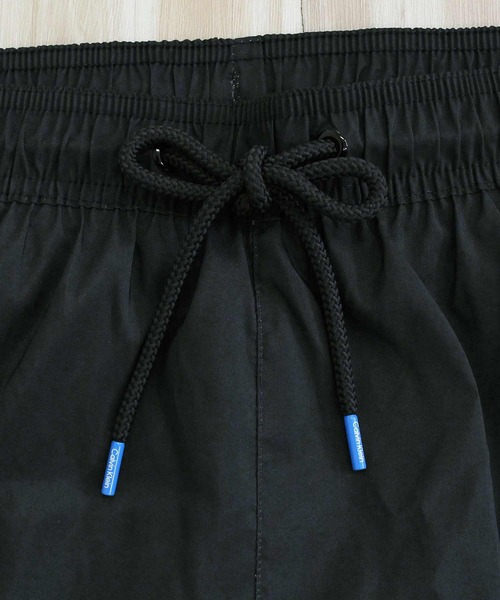 Calvin Klein(カルバン・クライン)の「CK グラデーションサーフパンツ ボードショーツ(水着・メンズ・ブラック・S/M/L/XL/XXL)」の5枚目の写真