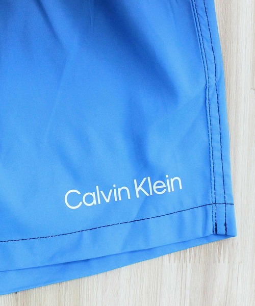 Calvin Klein(カルバン・クライン)の「CK グラデーションサーフパンツ ボードショーツ(水着・メンズ・ブラック・S/M/L/XL/XXL)」の8枚目の写真