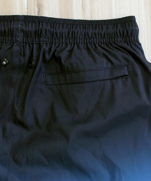 Calvin Klein(カルバン・クライン)の「CK グラデーションサーフパンツ ボードショーツ(水着・メンズ・ブラック・S/M/L/XL/XXL)」の9枚目の写真
