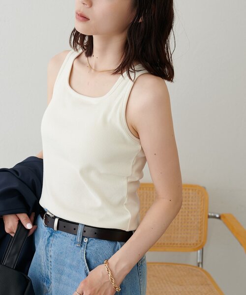 DISCOAT(ディスコート)の「【12色展開!/ WEB限定】カップ付スクエアタンクトップ(タンクトップ・レディース・ホワイト/チャコールグレー/ライトグレー/ブラック/ネイビー/ブラウン/グレー/レッド/オフホワイト/アイボリー/モカ/ブラック系その他・FREE)」の3枚目の写真