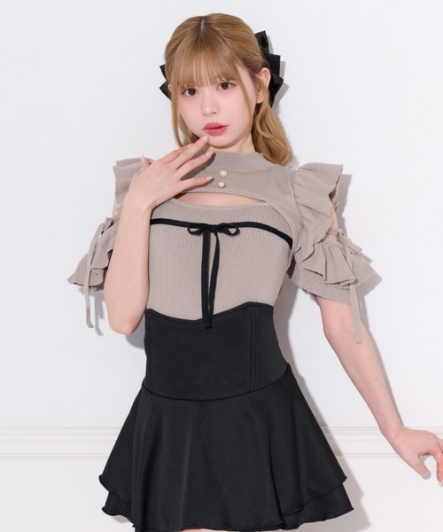 apres jour(アプレジュール)の「フロントオープン配色リボンフリルニット(ニット/セーター・レディース・オフホワイト/ブラック/グレイッシュベージュ・フリー/X-LARGE)」の3枚目の写真