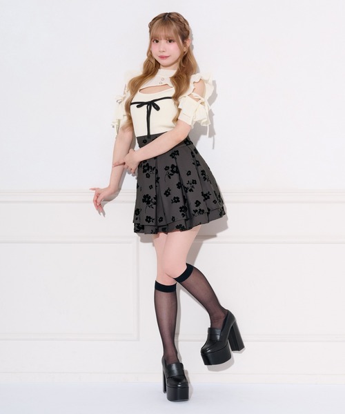 apres jour(アプレジュール)の「フロントオープン配色リボンフリルニット(ニット/セーター・レディース・オフホワイト/ブラック/グレイッシュベージュ・フリー/X-LARGE)」の7枚目の写真