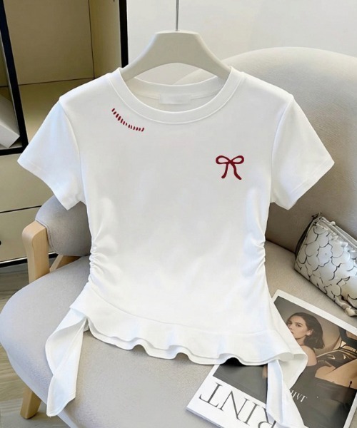 LUCPY(ラクピー)の「リボン刺繍ペプラムTシャツ(Tシャツ/カットソー・レディース・ネイビー/イエロー/ホワイト・X-LARGE/LARGE/MEDIUM/SMALL)」の1枚目の写真