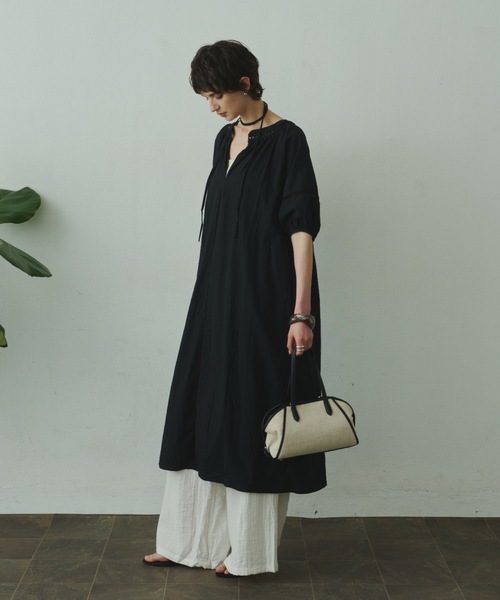 Plumel(プルメル)の「Cotton Caftan Loose Dress / コットンカフタンルーズドレス(ワンピース・レディース・ベージュ/ホワイト/ブラック・MEDIUM)」の2枚目の写真