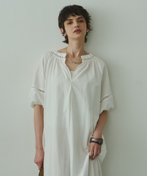 Plumel(プルメル)の「Cotton Caftan Loose Dress / コットンカフタンルーズドレス(ワンピース・レディース・ベージュ/ホワイト/ブラック・MEDIUM)」の9枚目の写真
