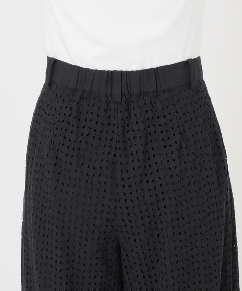 Spick & Span（スピックアンドスパン）の「《セットアップ可》カットワークエンブロイダリー2タックパンツ（その他パンツ・レディース・ホワイト系その他/ブラック・36/38）」の17枚目の写真