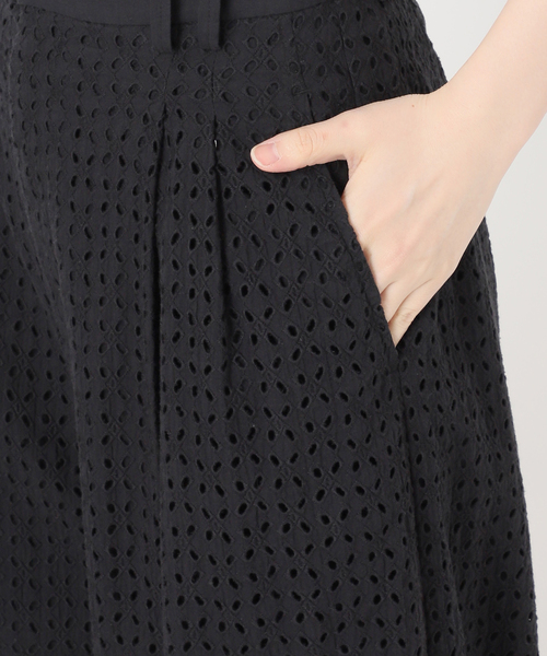 Spick & Span（スピックアンドスパン）の「《セットアップ可》カットワークエンブロイダリー2タックパンツ（その他パンツ・レディース・ホワイト系その他/ブラック・36/38）」の19枚目の写真