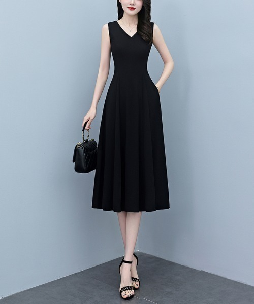 LUCPY(ラクピー)の「Vネックノースリーブフレアワンピース(ワンピース・レディース・ブラック・XX-LARGE/X-LARGE/LARGE/MEDIUM)」の2枚目の写真