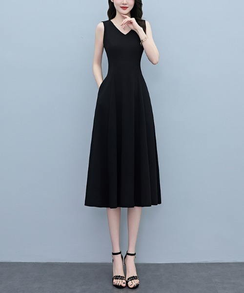 LUCPY(ラクピー)の「Vネックノースリーブフレアワンピース(ワンピース・レディース・ブラック・XX-LARGE/X-LARGE/LARGE/MEDIUM)」の3枚目の写真