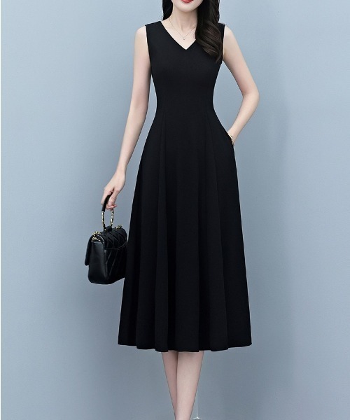 LUCPY(ラクピー)の「Vネックノースリーブフレアワンピース(ワンピース・レディース・ブラック・XX-LARGE/X-LARGE/LARGE/MEDIUM)」の5枚目の写真