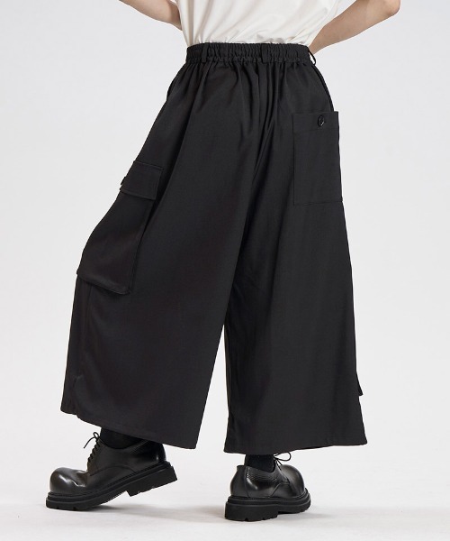 NO ID.(ノーアイディ)の「mp15135-バギークロップドカーゴトラウザーズ パンツ(458006-508P)(その他パンツ・メンズ・ブラック/グレー・2/1)」の3枚目の写真