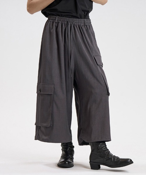 NO ID.(ノーアイディ)の「mp15135-バギークロップドカーゴトラウザーズ パンツ(458006-508P)(その他パンツ・メンズ・ブラック/グレー・2/1)」の5枚目の写真