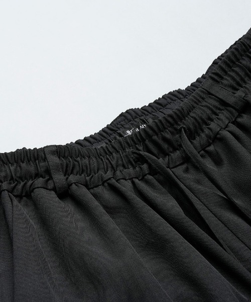 NO ID.(ノーアイディ)の「mp15135-バギークロップドカーゴトラウザーズ パンツ(458006-508P)(その他パンツ・メンズ・ブラック/グレー・2/1)」の13枚目の写真