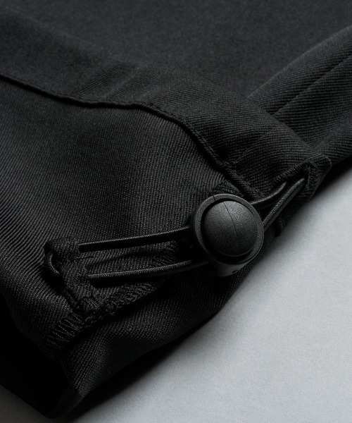 NO ID.(ノーアイディ)の「mp15135-バギークロップドカーゴトラウザーズ パンツ(458006-508P)(その他パンツ・メンズ・ブラック/グレー・2/1)」の16枚目の写真