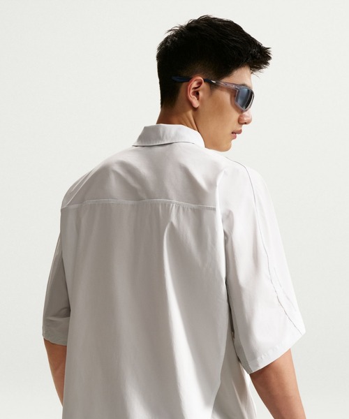 NIKE(ナイキ)の「ナイキ テック ヘリオス メンズ Dri-FIT ショートスリーブ トップ / Nike Tech Helios Men's Dri-FIT Short-Sleeve Top II2351-101 Off White(シャツ/ブラウス・メンズ・オフホワイト・XL/S/M/L/2XL)」の2枚目の写真