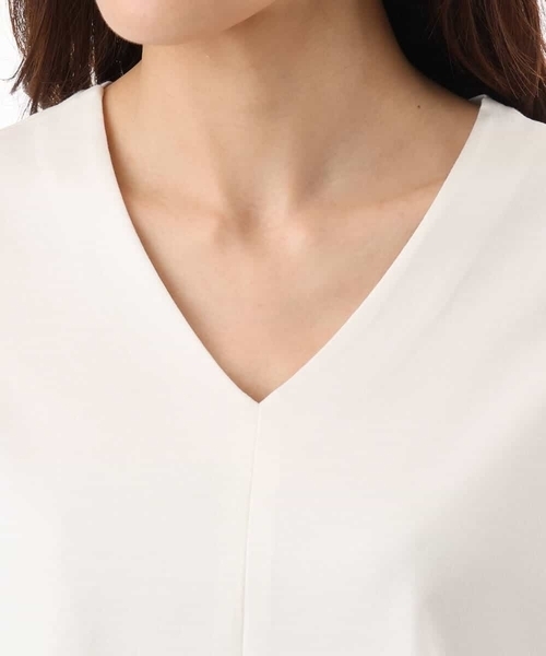 MK MICHEL KLEIN（エムケーミッシェルクラン）の「[接触冷感/洗える]ヘムレースデザインVネックカットソー（Tシャツ/カットソー・レディース・ホワイト/ブラック・38）」の18枚目の写真