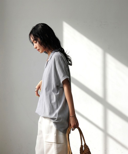 antiqua（アンティカ）の「フェイクレイヤード キーネック 重ね着風 プルオーバー シャツ（シャツ/ブラウス・レディース・ブラック系その他/ホワイト/ブラック・ONESIZE）」の13枚目の写真