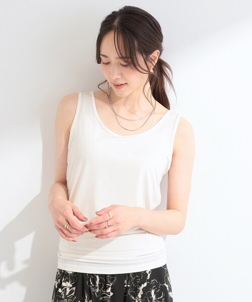SHOO・LA・RUE(シューラルー)の「【ひんやり/洗濯機可/S-LL】毎日頼れる ベーシックタンクトップ(タンクトップ・レディース・ホワイト/ブラック/ブラウン系その他・02/01/04/03)」の4枚目の写真