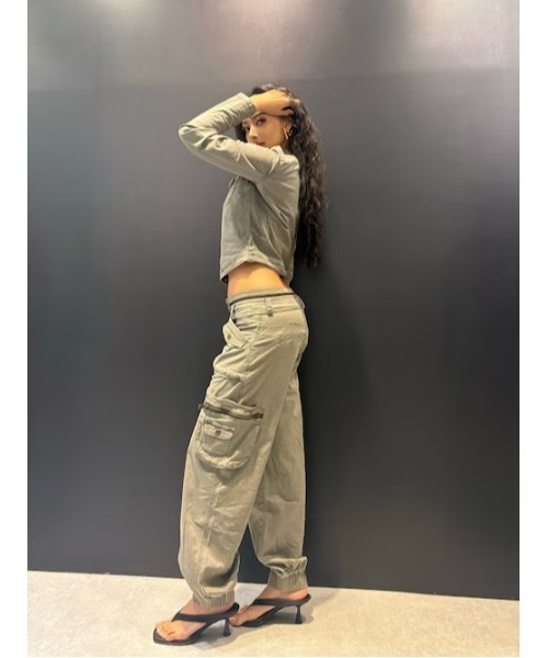 Desigual（デシグアル）の「カーゴデザインカバーオール／カーキ【2026-2027年秋冬】（サロペット/オーバーオール・レディース・グリーン・S/M/L/XL/XS）」の4枚目の写真
