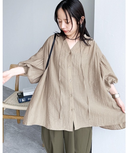 reca（レカ）の「前開きボリューム袖ブラウス（シャツ/ブラウス・レディース・ホワイト/ブルー/グレイッシュベージュ/チャコール・FREE）」の4枚目の写真