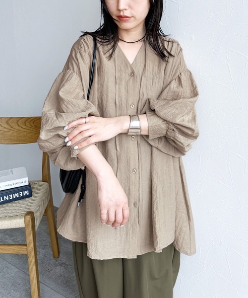 reca（レカ）の「前開きボリューム袖ブラウス（シャツ/ブラウス・レディース・ホワイト/ブルー/グレイッシュベージュ/チャコール・FREE）」の5枚目の写真
