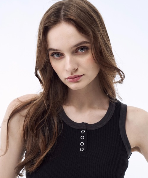 BENUA（ベヌア）の「Waffle henry tank top - ワッフルヘンリータンクトップ -（タンクトップ・レディース・カモフラージュ/ブラック・FREE）」の8枚目の写真