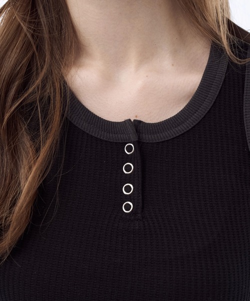 BENUA（ベヌア）の「Waffle henry tank top - ワッフルヘンリータンクトップ -（タンクトップ・レディース・カモフラージュ/ブラック・FREE）」の10枚目の写真