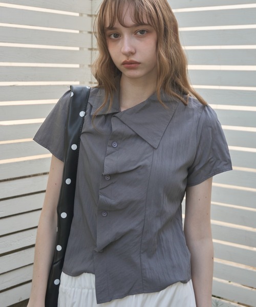Birthday room(バースデイルーム)の「アシメ襟シャツ/Asymmetric collar shirt(シャツ/ブラウス・レディース・ホワイト/グレー・FREE)」の2枚目の写真