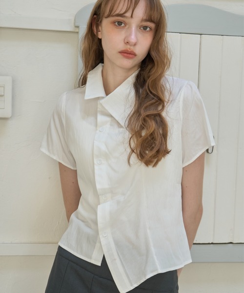 Birthday room(バースデイルーム)の「アシメ襟シャツ/Asymmetric collar shirt(シャツ/ブラウス・レディース・ホワイト/グレー・FREE)」の4枚目の写真