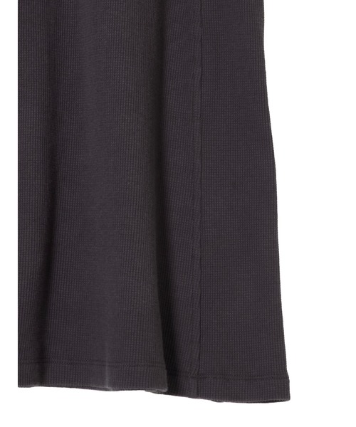 crinkle crinkle crinkle（クリンクルクリンクルクリンクル）の「【crinkle crinkle crinkle】waffle frill nosleeve top/ワッフルフリルノースリーブトップ（Tシャツ/カットソー・レディース・チャコールグレー/アイボリー・FREE）」の4枚目の写真