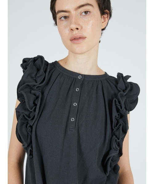 crinkle crinkle crinkle（クリンクルクリンクルクリンクル）の「【crinkle crinkle crinkle】waffle frill nosleeve top/ワッフルフリルノースリーブトップ（Tシャツ/カットソー・レディース・チャコールグレー/アイボリー・FREE）」の22枚目の写真