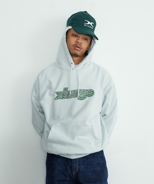 XLARGE(エクストララージ)の「PSYCHEDELIC HOODED SWEATSHIRT(パーカー・メンズ・グレー/ブラック/グリーン・L/M/S/XL)」の4枚目の写真