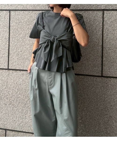 LE CIEL BLEU(ルシェルブルー)の「フレアードボウディテールTシャツ / Flared Bow-Detail T-Shirt(Tシャツ/カットソー・レディース・ブラック/チャコールグレー・36)」の13枚目の写真