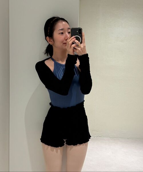 DEVIWEAR(デヴィウェア)の「女性 ヨガウェア DEVI-B0061-ブラック ピラティス ビビアナ リブ ショーツ(その他パンツ・レディース・ブラック・1/2)」の6枚目の写真