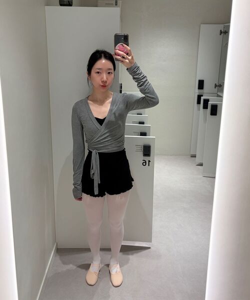DEVIWEAR(デヴィウェア)の「女性 ヨガウェア DEVI-B0061-ブラック ピラティス ビビアナ リブ ショーツ(その他パンツ・レディース・ブラック・1/2)」の7枚目の写真