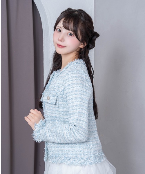 Mejoul(メジュール)の「【2026秋冬新作】フリンジツイードゴールドボタンノーカラーショートジャケット(ノーカラージャケット・レディース・ホワイト/ライトブルー・F)」の6枚目の写真