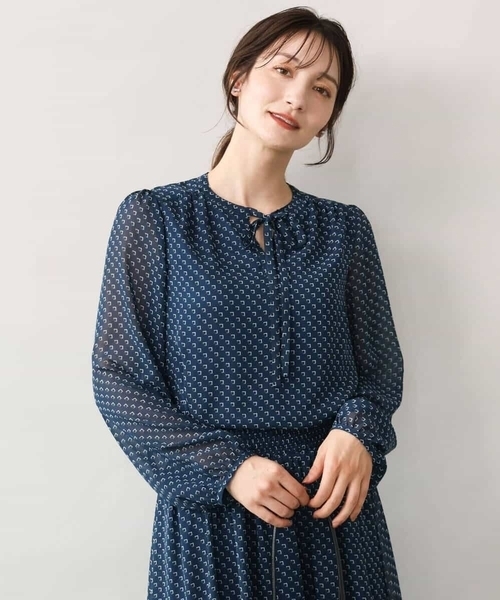 MK MICHEL KLEIN（エムケーミッシェルクラン）の「[洗える]スクエア幾何柄シフォンブラウス（シャツ/ブラウス・レディース・ブルーグリーン/ブラウン・38）」の12枚目の写真