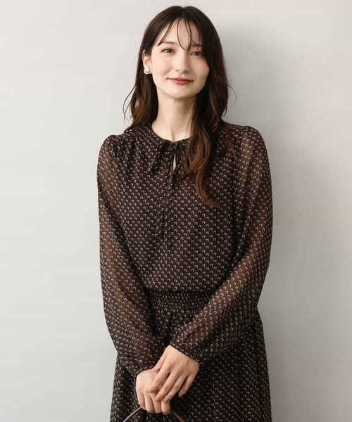 MK MICHEL KLEIN（エムケーミッシェルクラン）の「[洗える]スクエア幾何柄シフォンブラウス（シャツ/ブラウス・レディース・ブルーグリーン/ブラウン・38）」の17枚目の写真