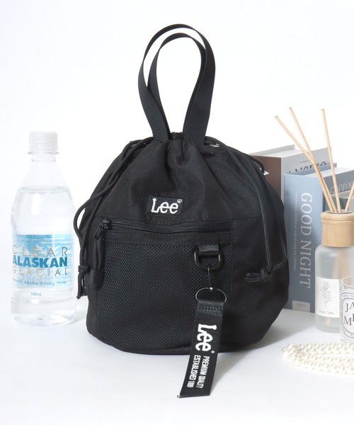 Lee(リー)の「Lee/リー 撥水 ロゴ ワンポイント刺繍 テープチャーム付き 巾着ショルダーバッグ/レディース メンズ(ショルダーバッグ・レディース・ブラック×ホワイト/ブラック×パープル/ブラック×グリーン/ブラック×ピンク/ブラック×ブラック・FREE)」の2枚目の写真