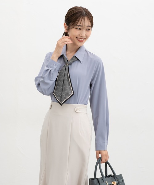 Honeys(ハニーズ)の「スカーフ付ブラウス(シャツ/ブラウス・レディース・グレイッシュブルー/ネイビー/グレイッシュベージュ/アイボリー・L/LL/M/S)」の10枚目の写真