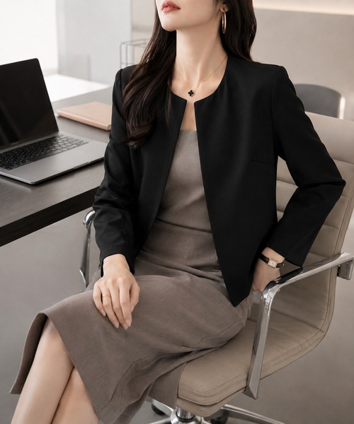 GRESHEL(グレッシェル)の「大人のノーカラーライトジャケット(ノーカラージャケット・レディース・ブラック/アイボリー・MEDIUM/LARGE)」の10枚目の写真