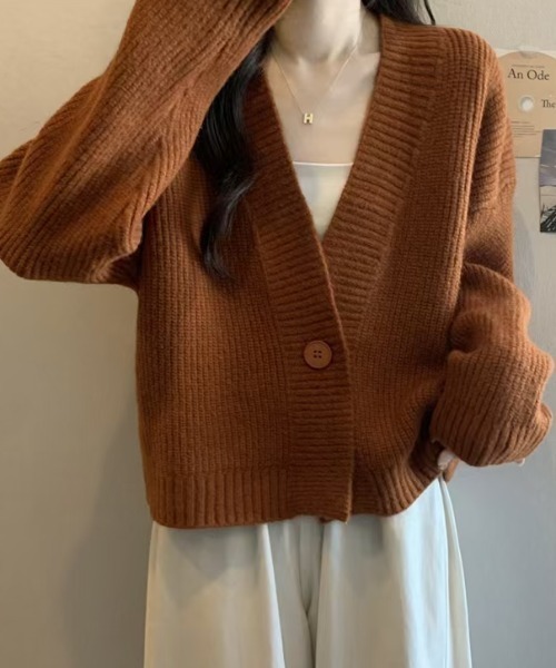Diosfront(ディオスフロント)の「ワンポイントボタンショートカーディガン(カーディガン/ボレロ・レディース・ブラック/ホワイト/グリーン/オレンジ/レッド・FREE)」の11枚目の写真