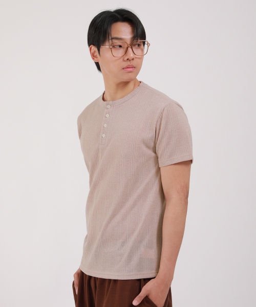 DEVELOVE(デヴローブ)の「リブヘンリーネック半袖Tシャツ_ベージュ(Tシャツ/カットソー・メンズ・ベージュ・LARGE/X-LARGE/XX-LARGE/MEDIUM)」の2枚目の写真